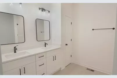 1750 E Kyle Circle, Beloit, WI 53511 - Photo 5