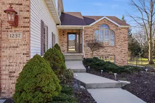 1237 Mockingbird Ln, Sun Prairie, WI 53590 - Photo 5