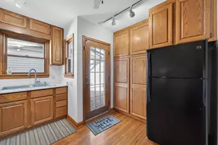 1402 Farragut St, Madison, WI 53704 - Photo 9