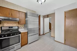 7013 Cardinal Dr, Middleton, WI 53562 - Photo 11