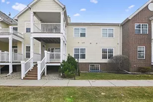 3027 Providence St, Sun Prairie, WI 53590 - Photo 3