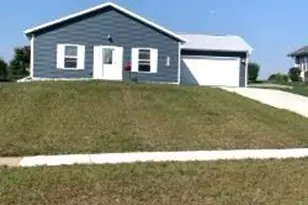 632 W Delavan Dr, Janesville, WI 53546 - Photo 3