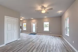 620 W Delavan Dr, Janesville, WI 53546 - Photo 9