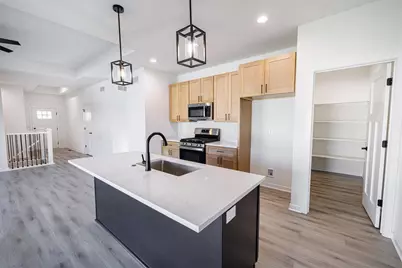 3801 N Woodbury Lane, Janesville, WI 53545 - Photo 3