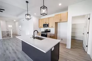 3801 N Woodbury Ln, Janesville, WI 53545 - Photo 3