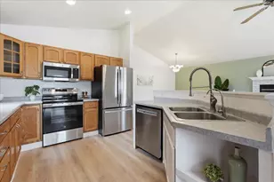 142 Meadow Ridge Ln, Madison, WI 53704 - Photo 11