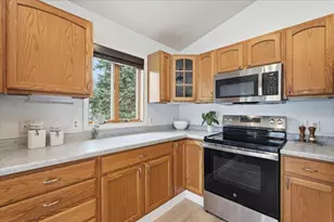 142 Meadow Ridge Ln, Madison, WI 53704 - Photo 13