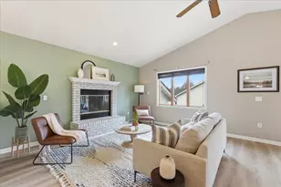 142 Meadow Ridge Ln, Madison, WI 53704 - Photo 3