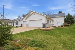 142 Meadow Ridge Ln, Madison, WI 53704 - Photo 43