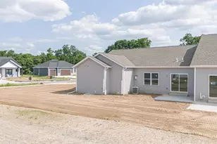 3801 N Woodbury Ln, Janesville, WI 53545 - Photo 5
