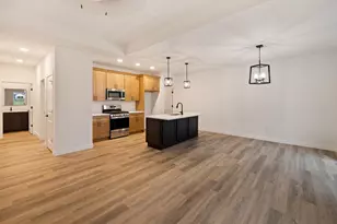 3801 N Woodbury Ln, Janesville, WI 53545 - Photo 5