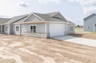 3801 N Woodbury Ln, Janesville, WI 53545 - Photo 3