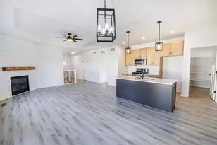 3801 N Woodbury Ln, Janesville, WI 53545 - Photo 5