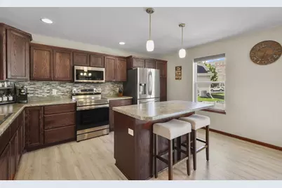 518 Lisa Ann Drive, Madison, WI 53718 - Photo 9