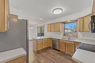 329 N Heatherstone Dr, Sun Prairie, WI 53590 - Photo 13