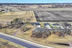 405 Prairie View Dr, Portage, WI 53901 - Photo 9