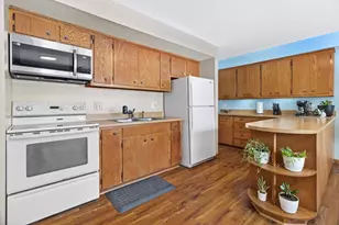 818 Redland Dr, Madison, WI 53714 - Photo 3