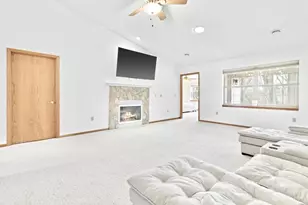 630 Riverview Ct, Jefferson, WI 53549 - Photo 7