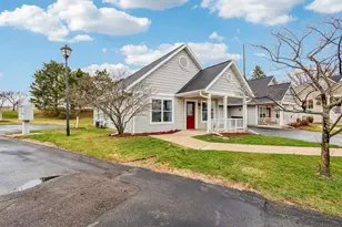 219 Larkspur Ct, Sun Prairie, WI 53590 - Photo 3