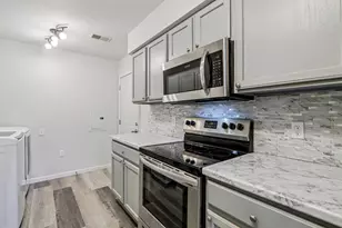 219 Larkspur Ct, Sun Prairie, WI 53590 - Photo 9