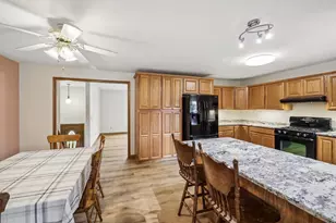 1501 Locust Ln, Prairie Du Sac, WI 53578 - Photo 9