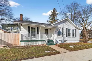 203 S 1st St, Janesville, WI 53536 - Photo 9