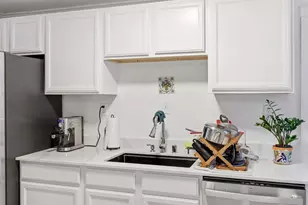 219 Bedford St, Madison, WI 53703 - Photo 9