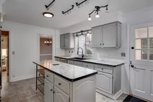 22 S Garfield Ave, Janesville, WI 53545 - Photo 5