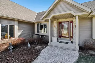 978 N Dewey Ave, Jefferson, WI 53549 - Photo 3