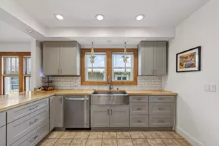 2422 Chamberlain Ave, Madison, WI 53726 - Photo 17