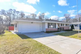 257 Mohawk Rd, Janesville, WI 53545 - Photo 3