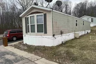 W211N11863 Hilltop Dr, Germantown, WI 53022 - Photo 1