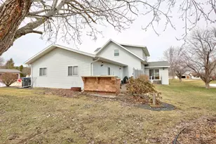 588 Ann Ct, Berlin, WI 54923 - Photo 9