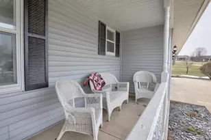 588 Ann Ct, Berlin, WI 54923 - Photo 5