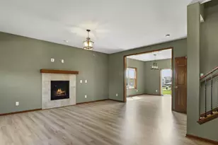 260 Goldenrod Dr, Sun Prairie, WI 53590 - Photo 3