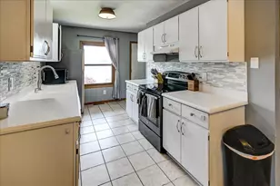 328 N Rutland Ave, Brooklyn, WI 53521 - Photo 11