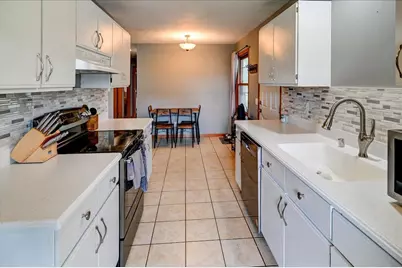 328 N Rutland Avenue, Brooklyn, WI 53521 - Photo 9