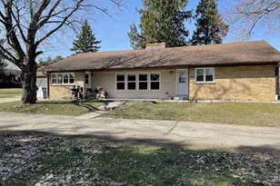 401-403 Mineral Point Ct, Janesville, WI 53548 - Photo 1