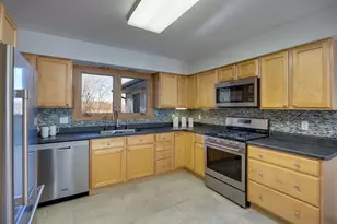 5442 Broken Bow Rd, Sun Prairie, WI 53590 - Photo 5