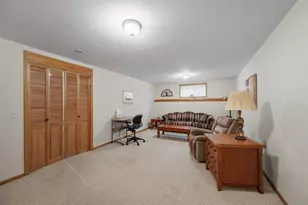 923 Chandler Ln, Sun Prairie, WI 53590 - Photo 15