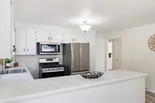 114 W Olin Ave, Madison, WI 53715 - Photo 3