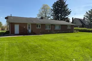 150 Hillcrest Cir, Sun Prairie, WI 53590 - Photo 5