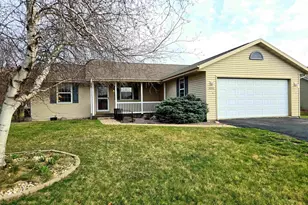 4295 Kingsford Dr, Janesville, WI 53546 - Photo 3