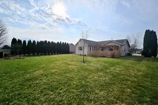 4295 Kingsford Dr, Janesville, WI 53546 - Photo 9