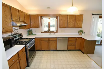 614 Engelhart Drive, Madison, WI 53713 - Photo 7