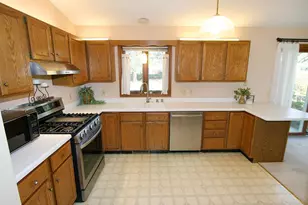 614 Engelhart Dr, Madison, WI 53713 - Photo 7