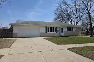 1841 S Walnut St, Janesville, WI 53546 - Photo 1