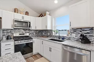 676 Porter Rd, Janesville, WI 53536 - Photo 15