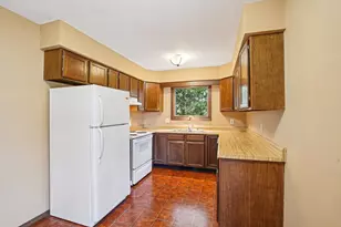 5800 Tudor Dr, Fitchburg, WI 53711 - Photo 11