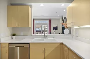 1037 Williamson St, Madison, WI 53703 - Photo 9